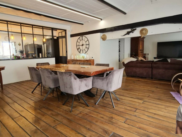 Loft Saint Julien Les Villas 6 pièce(s) 244 m2 avec piscine intérieur