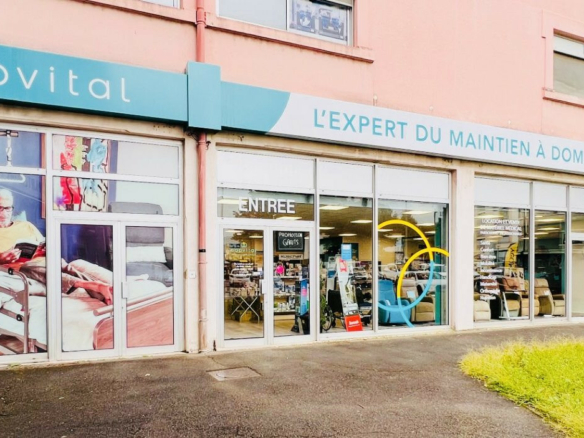 LOCAL COMMERCIAL DE 393m2 AVEC GRANDE VITRINE ET 8 PLACES DE PARKING