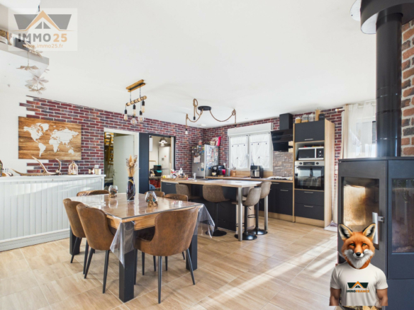 Maison contemporaine de plain-pied de 106m² habitables, édifiée sur une parcelle de 990 m²