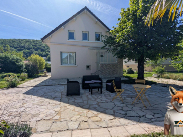 Maison rénovée avec vue panoramique à Avanne-Aveney (105 m²)