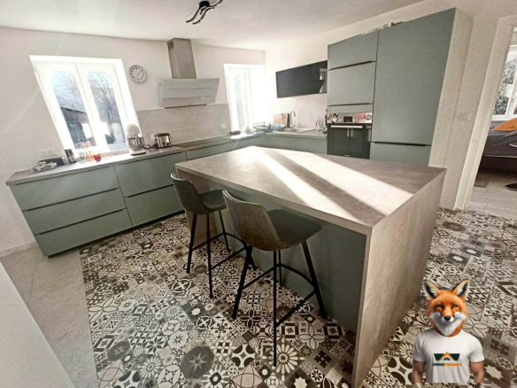 ORNANS  – Appartement T3 rénové 75 m² + grenier aménageable + garage + cave