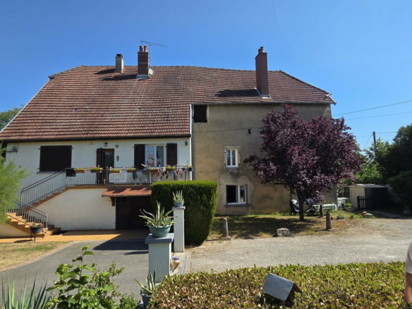 Maison 263 m² habitable avec appartement loué – Terrain 20 ares