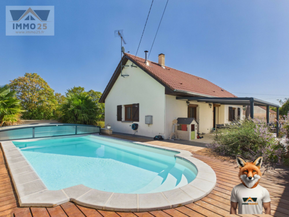 OUGNEY – Une maison pensée pour profiter des beaux jours, avec piscine et grand jardin